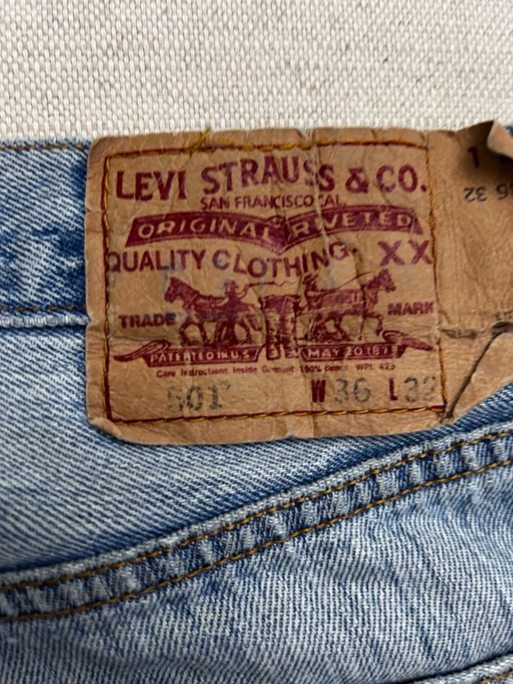 Levi’s 501 XX Jeans Men’s 36x32 Light Wash Distressed Straight Leg Button Fly
